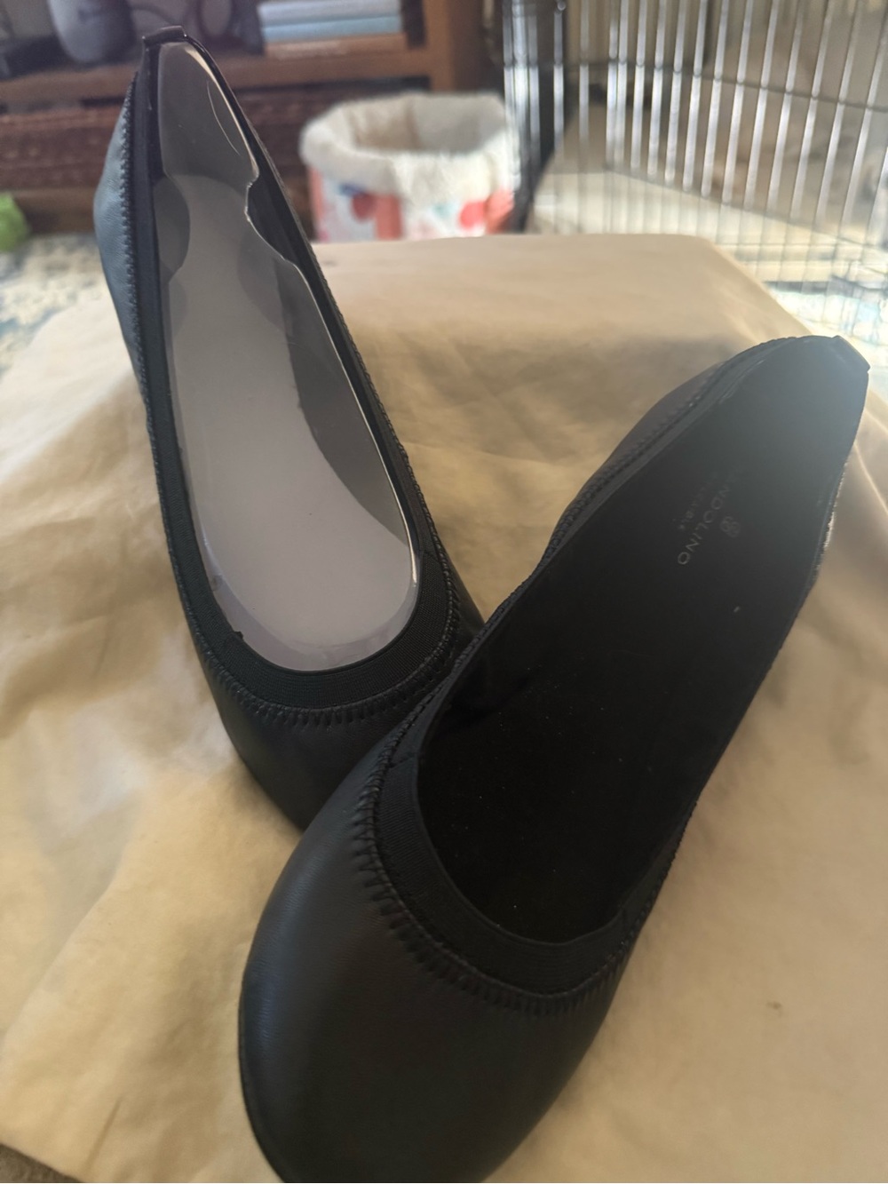Bandolino Black Round-Toe Ballet Flats